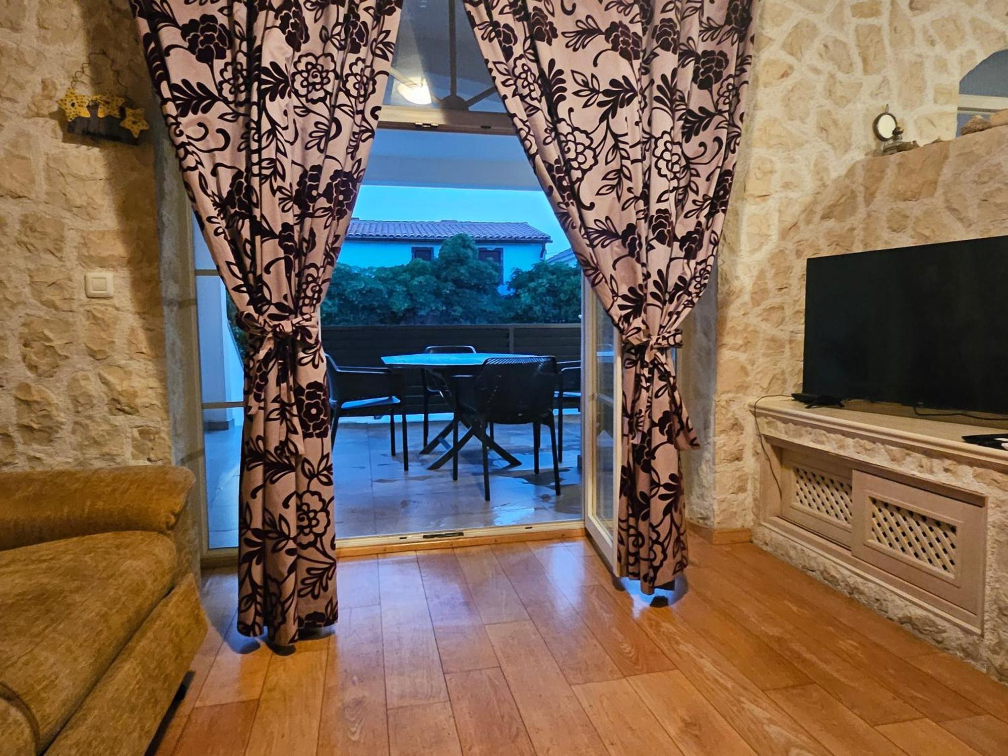 Apartment Jeger ポヴリャナ エクステリア 写真